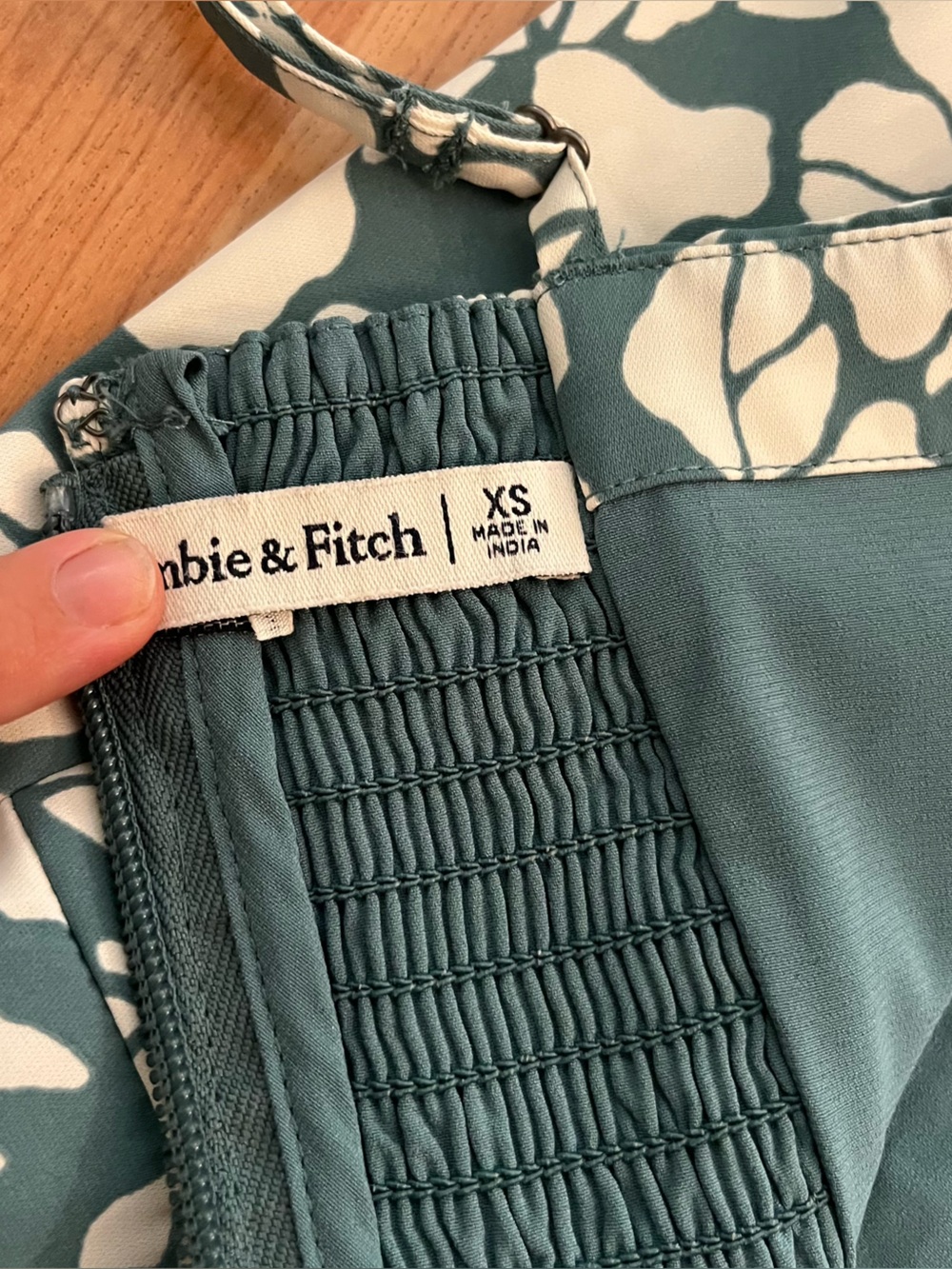 LNWT Abercrombie & Fitch Green and White Leaf Mini Dress XS - Picture 3 of 6